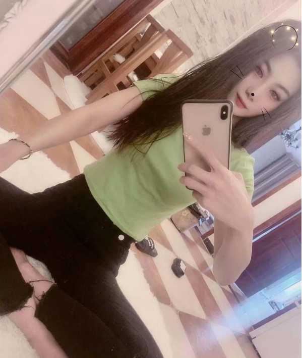 年初遇到的最清纯的妹子，应该是刚下水 bb粉嫩水多